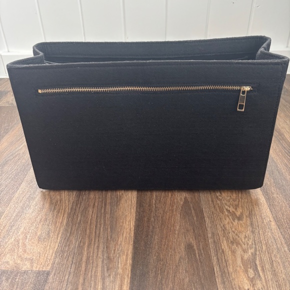 Tory Burch Tote with organizer - Picture 6 of 8